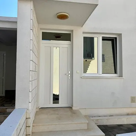 Apartment Lili *